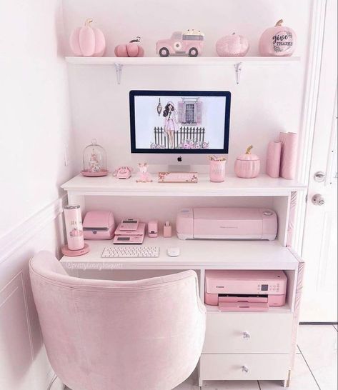 Girly Christmas Decor, Room Pink Aesthetic, Pink Aesthetic Tumblr, Girly Home Office, Girly Living Room, Desks Ideas, Fall Bedroom Ideas, Pink Office Decor, Pink Wednesday