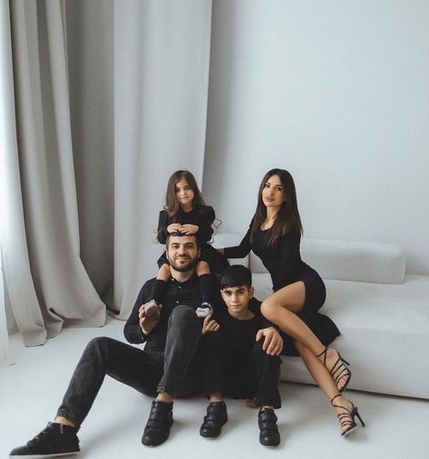 Magazine Family Photoshoot, Family Inside Photoshoot, Black And White Family Outfits, Family Photoshoot White Shirt And Jeans, Black And Neutral Family Photos, Minimal Family Photoshoot, Classy Family Photos, Family Photoshoot Black Outfit, Glam Family Photoshoot Studio