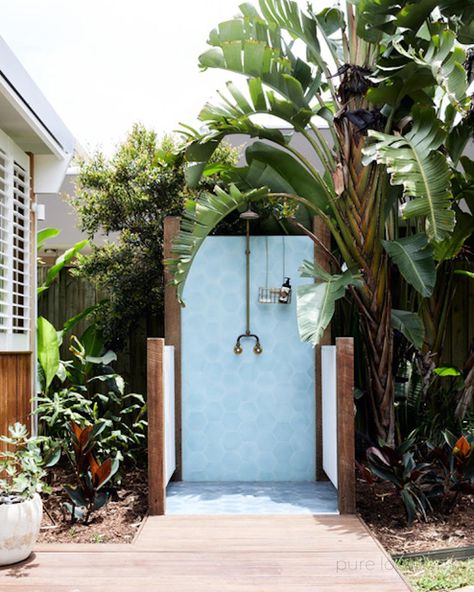 Surf's Up, Brunswick Heads - Pure Locations Surf Shack Style, Concrete Terrazzo, Exotic Homes, Pool Shower, Outdoor Bath, Surf Shack, Beach Shack, Outdoor Bathrooms, Family Garden