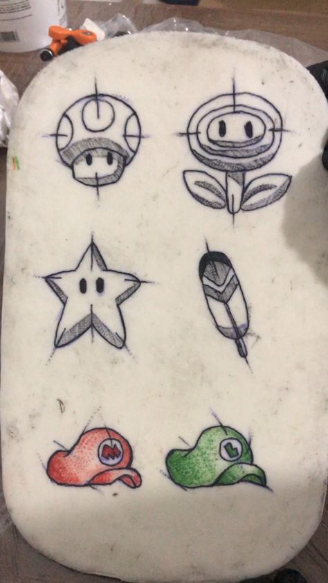 Flashs disponiveis para tatuagem, entre em contato @amandablackatink Super Mario Tattoo Design, Mario Tattoo Design, Super Mario Tattoo, Mario Tattoo, Mario Bros, Flash Tattoo, Super Mario, Tattoo Design, Piercings