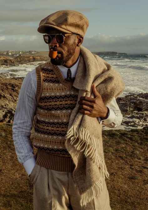 10 marques anglaises de vêtement à connaître absolument – Masculin.com Brown Flannel, Baker Boy Cap, Baker Boy, Street Style Outfits Men, Tweed Suits, British Heritage, Fair Isle Pattern, Cinematic Photography, Fair Isle Sweater