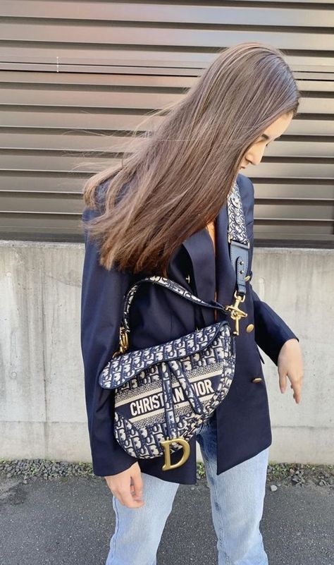 Saddle Bag Outfit, Dior Saddle Bag Outfit, Embroidered Canvas Bag, Sweater Purse, Best Of Fashion Week, Dior Girl, Street Style Bags, Modest Fashion Hijab, Bag Outfit