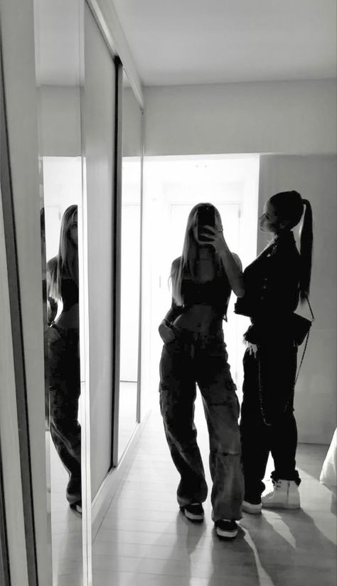 Cutest Outfits, Zodiac Academy, Mode Zara, Best Friend Photoshoot, Best Friend Photos, Cute Friend Photos, Foto Poses, Bff Pictures, Cute Poses For Pictures