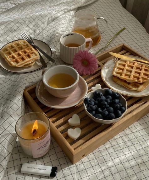 Breakfast Presentation, Romantic Breakfast, Food Captions, French Breakfast, Blueberry Breakfast, Breakfast Waffles, Snacks Saludables, Breakfast Plate, Food Goals