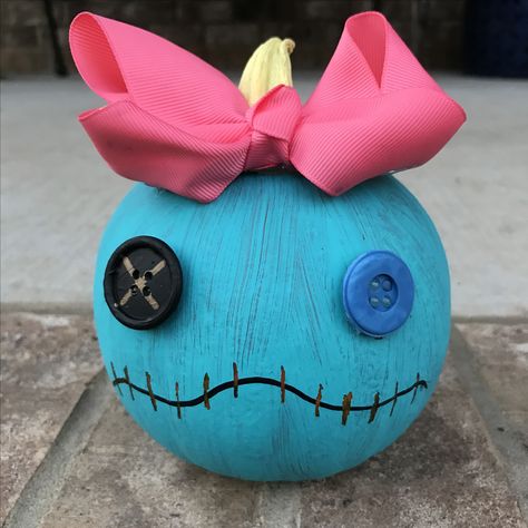 Scrump Pumpkin [Lilo & Stitch] #scrump #scrumppumpkin Pumpkin Painting Ideas Disney, Painting Ideas Disney, Disney Pumpkin Painting, Stitch Scrump, Creative Pumpkin Painting, Creative Pumpkin Decorating, Painting Pumpkin, No Carve Pumpkin Decorating, Pumpkin Decorating Contest