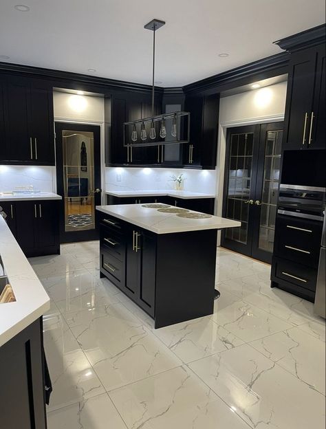 Black And White Kitchen Ideas Modern, Black And Grey Kitchen, Marble Floor Kitchen, White House Interior, White Marble Kitchen, Marble House, Gray And White Kitchen, Black Kitchen Cabinets, House Design Kitchen