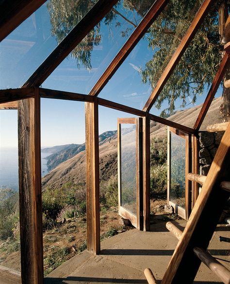 After spending the weekend at the Monterey Design Conference, we have the beautiful coast of central California at top of mind. Here are 6 structures we admire from Big Sur, where nature and architecture collide in a very lovely way. Architecture Antique, Modern Outdoor Spaces, Interior Design Minimalist, Glass Walls, Patio Interior, Organic Architecture, Earthship, Concrete Patio, Small Patio