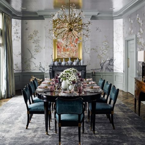 2,157 Likes, 9 Comments - Christiane Lemieux (@christianelemieux) on Instagram: “Glam girl. Who wouldn’t want to be invited here for dinner? To see more of this gorgeous interior…” Black Dining Room Decor, Chinoiserie Room, Dining Room Decor Ideas, Classic Dining Room, Style Salon, Black Dining, Hand Painted Wallpaper, Japanese Garden Design, Black Dining Room