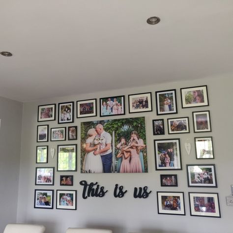 Framed Picture Collage Wall, This Is Us Family Picture Wall, Collage Wall Family Photos, Photo Frames On The Wall Living Room Interior Design, Wall Picture Ideas Living Room, This Is Us Picture Wall, This Is Us Wall Decor With Pictures, Family Pic Wall Ideas, This Is Us Photo Wall