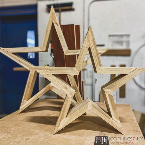 Wooden Star Tree Topper Diy, Star Xmas Decorations, Wooden Christmas Tree Star Topper Diy, How To Make A Wooden Star, Diy Stars Crafts, Christmas Wood Diy Projects, Diy Christmas Star Outdoor, Christmas Decor Wood Diy, 2x4 Trees