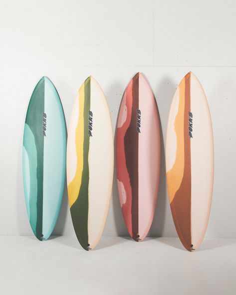 Paint A Surfboard, Surfboard Painting Board Art, Surfing Board Designs, Cool Surfboard Designs, Surfboards Aesthetic, Painted Surfboard, Retro Surfboard, Surf Board Designs, Surfboard Design Ideas