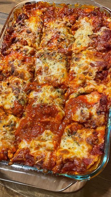 Lasagna Pictures, Lasange Recipe Homemade Lasagna, Lasagna Aesthetic, Lasagna Homemade, Lasagna Dinner, Tillamook Cheese, Welcome November, Cheese Mozzarella, Meat Lasagna