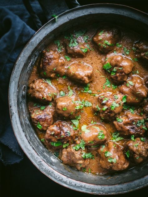 Norwegian Brown Cheese Meatballs (Kjøttkaker med Brunost) - North Wild Kitchen Norwegian Food Dinners, Honey Garlic Jerky Recipe, Garlic Jerky Recipe, Norwegian Meatballs, Scandinavian Cooking, Cheese Meatballs, Brown Cheese, Norwegian Cuisine, Sweet And Sour Cabbage