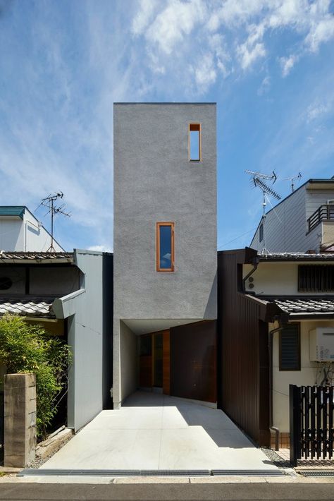 Small Space Architecture, Small House Architecture, Prefab Container Homes, Narrow House Designs, Eksterior Modern, Japan Architecture, Narrow House, Micro House, Small Houses