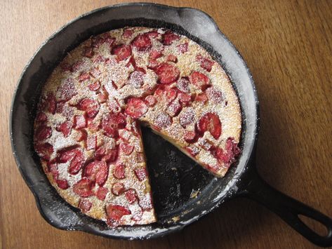 Strawberry Skillet Cake, Rhubarb Clafoutis, Strawberry Huller, Skillet Cake, Strawberry Breakfast, Cake Strawberry, Mother's Day Brunch, Mothers Day Brunch, Easy Strawberry