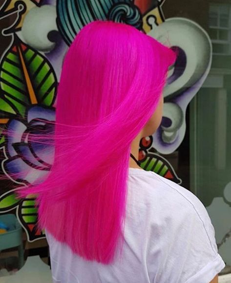 The Prettiest Neon Hair Colors to Inspire Your Next Makeover Neon Pink Hair, Neon Hair Color, Exotic Hair Color, Bright Pink Hair, Pink Ombre Hair, Magenta Hair, Pink Hair Dye, Hot Pink Hair, Vivid Hair Color