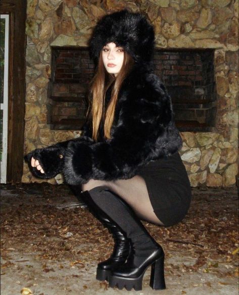 Russian Clothes Aesthetic, Russian Outfits Street Style, Ushanka Hat Outfit, Ushanka Hat Aesthetic, Russian Aesthetic Outfit, Russian Woman Aesthetic, Russian Fashion Street, Ushanka Outfit, Werewolf Woman