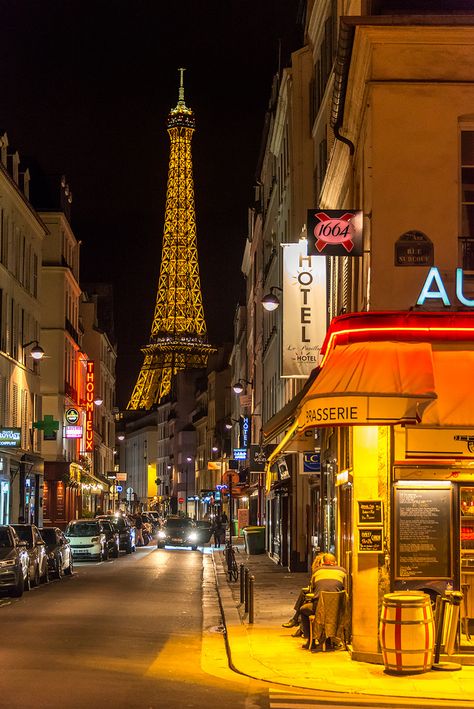 Annacore Vibe, Paris Aesthetic Photos, Paris Night Aesthetic, Prancis Paris, European Streets, Night Paris, Paris Francia, France Aesthetic, Beautiful Scenery Photography