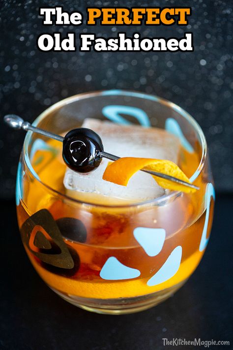 The Perfect Old Fashioned Cocktail | The Kitchen Magpie Oldfashion Cocktail, Mind Eraser Drink, Old Fashioned Recipes Cocktail, Old Fashion Drink Recipe, Best Whiskey Cocktails, Fireball Recipes, Perfect Old Fashioned, Gin Fizz Recipe, Canadian Whiskey