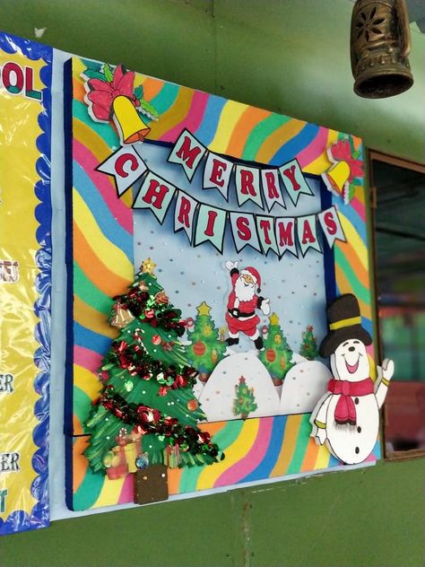 Christmas board Christmas Theme Board Classroom, Christmas Chart Ideas For School, Christmas Soft Board Decoration, Christmas Board Decoration Ideas, Christmas Charts For School, Christmas Bulletin Boards For School, Christmas Bulletin Board Decorations, Christmas Board Decoration, Christmas Chart