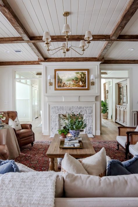 Family Room Brick Fireplace, Traditional White Living Room, Traditional American Home Decor, Cream And Wood Living Room, Grandmillenial Interiors, Traditional Living Room Fireplace, Timeless Homes, Couch Frame, Farmhouse Elegant