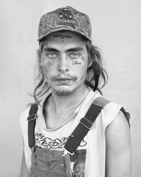 Michael Joseph's "Lost and Found" Exhibit Is an Intimate Look Into Crust Punk Culture - PAPER Magazine Crust Punk Fashion, Gutter Punk, Folk Punk, Jazz Players, Punk Culture, Crust Punk, Street Punk, Face Tattoos, Photo Series