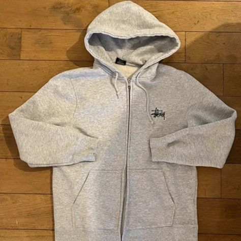 Stussy felpa hoodie Grey Stussy Hoodie, Stussy Zip Up, Stussy Hoodie, Clothes Brands, Safe Zone, Drip Drip, Hoodie Aesthetic, Hot Style, Basic Shorts