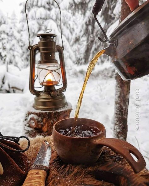 Supraviețuire Camping, Camping Inspiration, Camping Aesthetic, Camping Photography, Bushcraft Camping, Campfire Cooking, How To Make Coffee, Camping Backpack, Adventure Camping