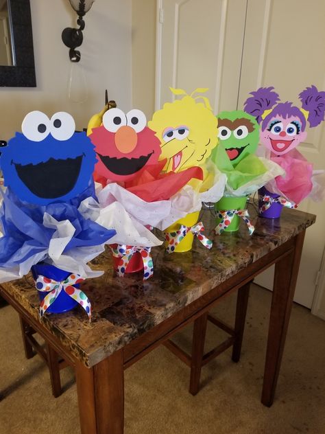 Seaseme Street Birthday Party, Sesame Street Centerpiece, Sesame Street Birthday Party Ideas Boy, Elmo Birthday Party Boy, Budget Centerpieces, Elmo First Birthday, Cookie Monster Birthday Party, Elmo Birthday Party, Boys 1st Birthday Party Ideas