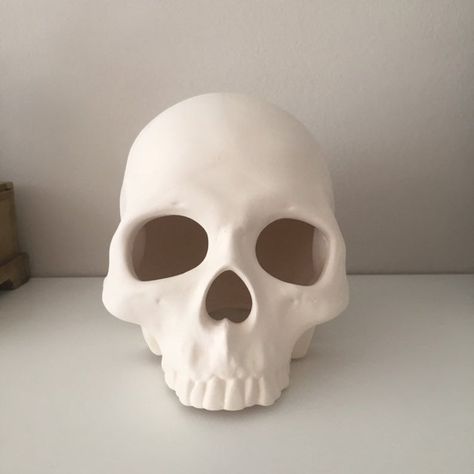 Anatomy Ceramics, Skull Clay Sculpture, Skull Ceramics, Skull Halloween Decor, Clay Pumpkins, Beginners Ceramics, Clay Skull, Easy Clay Sculptures, Ceramic Skull