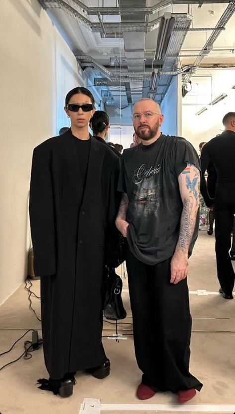 Soviet Fashion, Demna Gvasalia, Balenciaga Black, Fashion Inspiration Design, Mood Board Fashion, All Black Outfit, Mens Streetwear, Sport Outfits, All Black