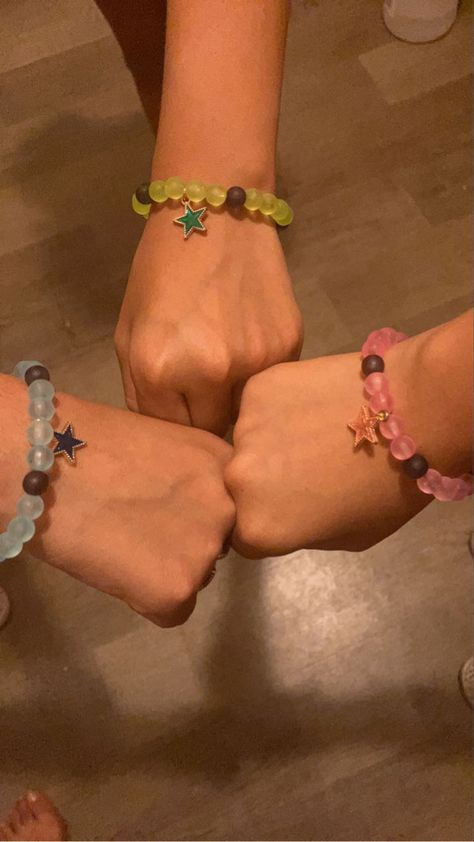 Best Friend Trio Bracelets, Bracelet Ideas For 3 Friends, Trio Matching Accessories, Friendship Goals Trio, Three Friendship Bracelets, Trio Bracelets Beads, Matching Bracelets For 3 Best Friends, Matching Bracelets 3 People, Friendship Bracelets For 3 Friends