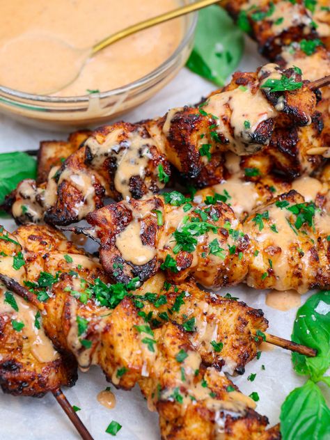 Bang Bang Chicken Skewers, Bang Bang Chicken, Air Fry Recipes, Chicken Kebabs, Spicy Dishes, Air Fryer Dinner Recipes, Air Fryer Healthy, Chicken Skewers, Air Fryer Recipes Easy