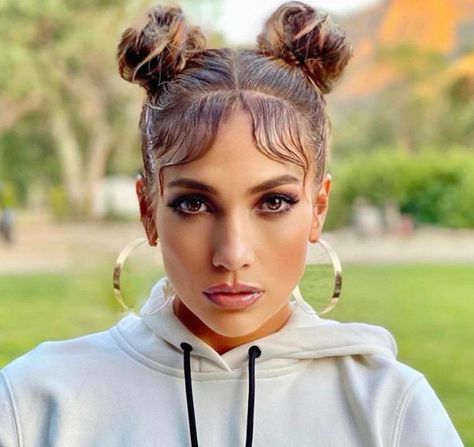 Pigtails Are The Hottest Throwback Trend – Celebs Show How To Wear It Like An Adult Buns Hairstyles, Chris Appleton, Double Buns, Two Ponytails, Peinados Recogidos, Pigtail Hairstyles, 90s Hairstyles, Fluffy Hair, Retro Hairstyles