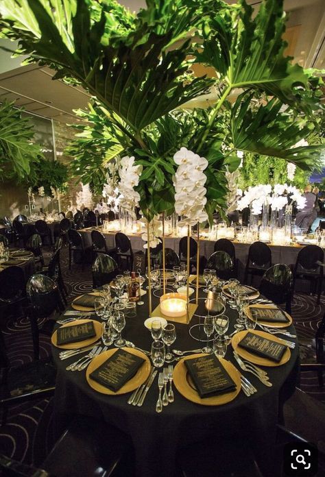 Prom Centerpieces, Festa All Black, African Wedding Theme, Floral Wedding Guest, Tropical Glam, Gubahan Bunga, Traditional Wedding Decor, Bridal Table, Luxury Wedding Venues