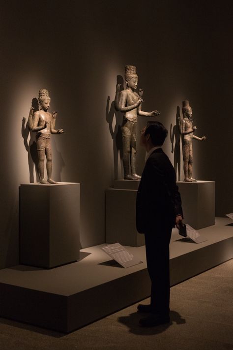 "Lost Kingdoms: Hindu-Buddhist Sculpture of Early Southeast Asia, 5th to 8th Century" gallery view #LostKingdoms Sculpture Art Gallery, Buddhist Sculpture, Religious Imagery, Museum Plan, Sculpture Museum, Sculpture Gallery, Sunken City, Museum Lighting, Museum Exhibition Design