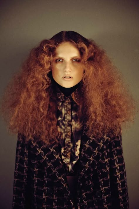 Hair Editorial, Disco Makeup, Avant Garde Hair, Hair Puff, Trends Magazine, Editorial Hair, Big Curls, Hair Magazine, Frizzy Hair