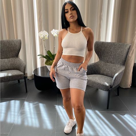 Gray Shorts, Comfortable And Sporty Grey Baggy Shorts Outfit, Black Baggy Shorts Outfit, Grey Shorts Outfit Black Women, Gray Shorts Outfit, Baggy Shorts Outfit, Grey Shorts Outfit, Baggy Shorts, Gray Shorts, Royal Colors