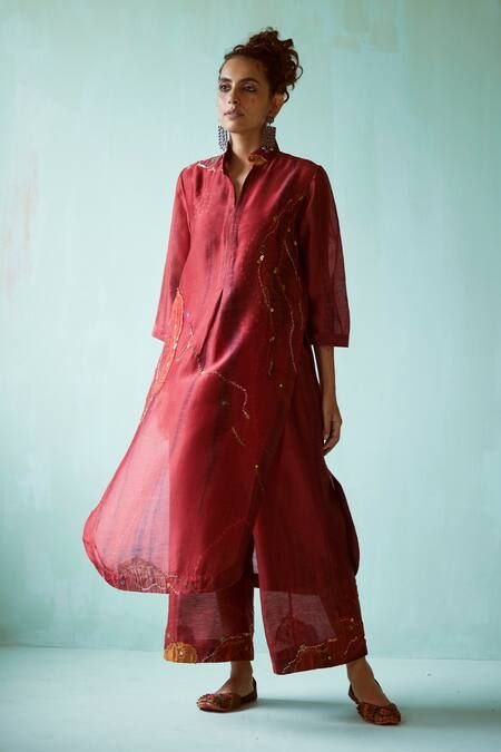 Buy Medha Red Chanderi Tie-dye Pattern Tunic And Pant Set Online | Aza Fashions Hand Embroidered Tunics, Simple Kurtis, Sketches Dresses, Kurtis With Pants, Designer Dresses Casual, Pattern Shirt, Tunic Pattern, Party Wear Indian Dresses, Silk Suit