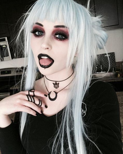 Oh, I wish I could do a makeup like this everyday 💜 · ��� Fete Emo, Fantasy Make-up, Halloweenský Makeup, Scene Girl, Punk Makeup, Alt Makeup, Alternative Makeup, Hair Color Pastel, Emo Makeup