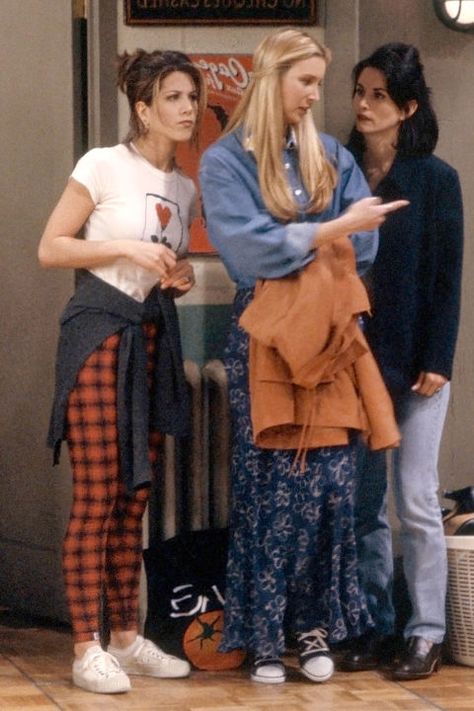 Rachel Green Friends Fashion - Rachel Green's Best Outfits on Friends Estilo Rachel Green, Rachel Green Friends, Rachel Green Style, Fashion Guys, Rachel Green Outfits, Mode Rihanna, Jenifer Aniston, Mode Grunge, Friends Cast