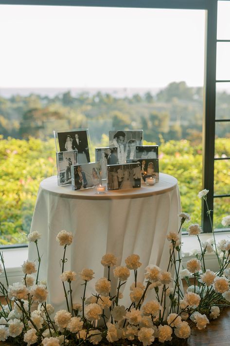 Elegant Memory Table Wedding, Photos Of Couple Wedding Decor, Wedding Events Ideas Decor, Ancestor Table At Wedding, Display Engagement Photos At Wedding, Photos Of Loved Ones At Wedding, Wedding Reception Memorial Table, Wedding Ideas In Memory Of, Generations Table Wedding