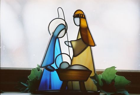 Stained Glass Nativity, Glass Craft, Stained Glass Ornaments, Stained Glass Jewelry, Nativity Ornaments, Stained Glass Christmas, Stained Glass Crafts, Glass Designs, Art Stained