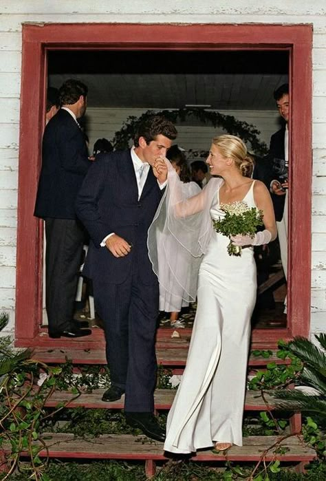 John Jr. & Caroline Bassett Carolyn Bessette Wedding Dress, Carolyn Bessette Wedding, Carolyn Bessette, Sasha Pivovarova, Second Wedding Dresses, Celebrity Wedding Dresses, Jfk Jr, Vogue Wedding, Jeanne Lanvin