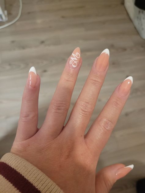 French nails Letter N Nails, Almond Nails Designs With Initial, Letter A On Nails Design, Almond Nails With Letter, Nail Designs Letters Initials, French Nails With Letter, Letter M On Nails, Nail Letter Designs, Letter M Nails