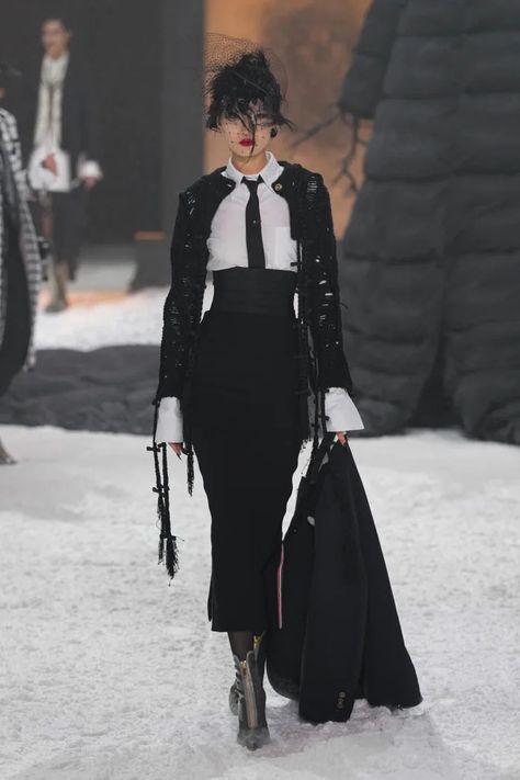 Thom Browne Brings Some Much-Needed Showmanship to New York Fashion Week - Fashionista Fall Runway, Fashion Week Outfit, Runway Outfits, Next Fashion, Fashion Week Runway, Fall 2024, Thom Browne, New York Fashion Week, New York Fashion