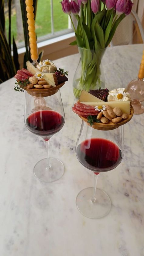 Carolyn Covington | American Wine Girl ™ | Wine Glass Charcuterie Topper 🍷✨Comment WINE and I’ll send you the link to these! The link is also posted in my stories! 🔗 I love these… | Instagram Charcuterie Wine Glass Topper, Charcuterie In Wine Glasses, Charcuterie Wine Topper, Wine Flights Ideas, Wine Tablescape, Wine Tasting Snacks, Wine Night Ideas, Pretty Food Presentation, Wine Platter