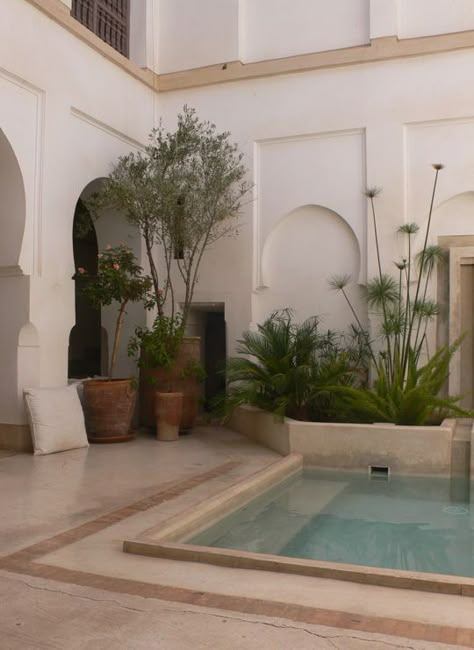 Courtyard and splashpool. Oliver van Reeth's riad - traditional Moroccan home with an interior courtyard or garden - in Marrakech Moroccan Landscape Design, Riad Morocco, Moroccan Courtyard, Marrakesh Travel, Interior Courtyard, Moroccan Garden, Moroccan Houses, Moroccan Riad, Indoor Courtyard