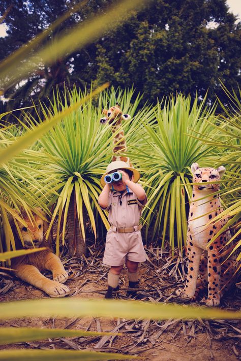 Safari Birthday Photoshoot, Safari Photoshoot Ideas, Two Wild Photoshoot, Wild One Photo Shoot Boy, Zoo Photo Ideas, Safari Photoshoot, Toddler Boy Pictures, Safari Kids Party, Photo Yearbook