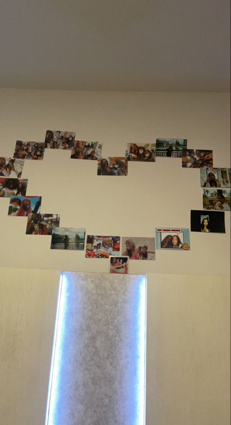 Photos Wall Collage, Wall Montage, Photos On Wall, Pictures Of Friends, Wall Collage Pictures, Collage Pictures, Photos Wall, Makeover Bedroom, Room Makeover Bedroom